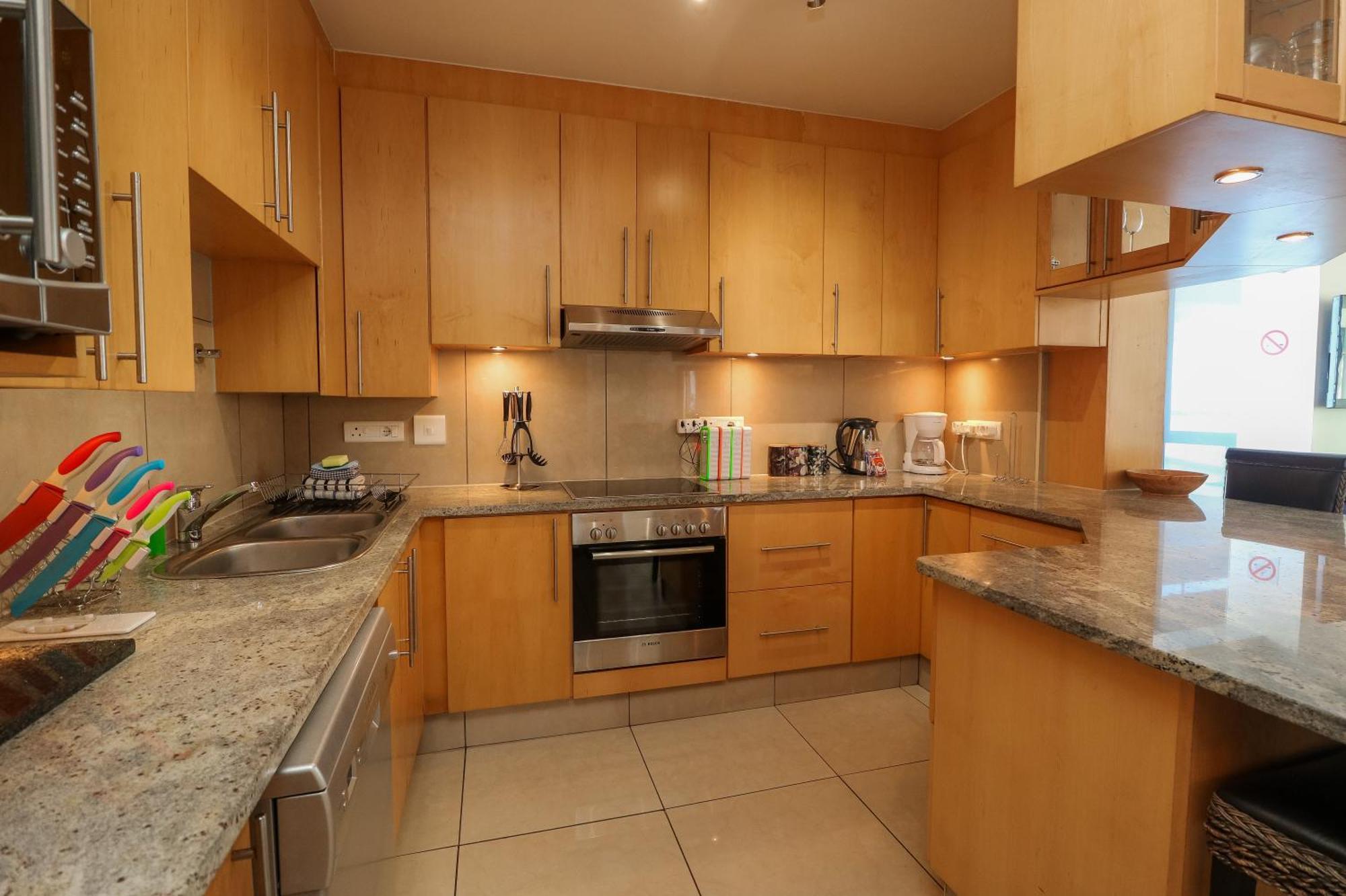 Apartment 1401 Hibernian Towers Luxury Self Catering Western Cape South Africa *